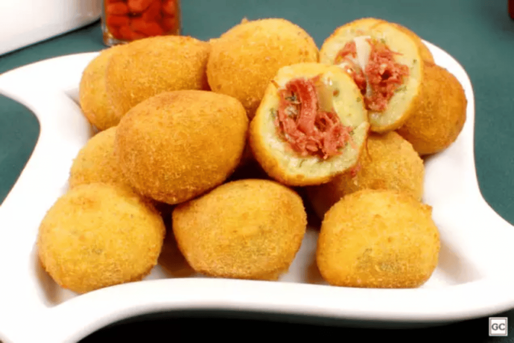 Bolinho De mandioca Com Carne Seca Fácil