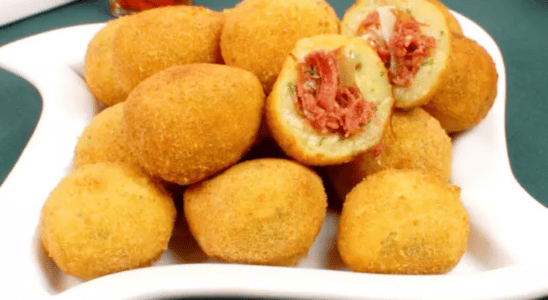 Bolinho De mandioca Com Carne Seca Fácil